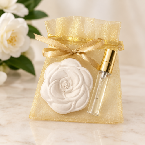 Éclat Parfumé – Camélia en Plâtre